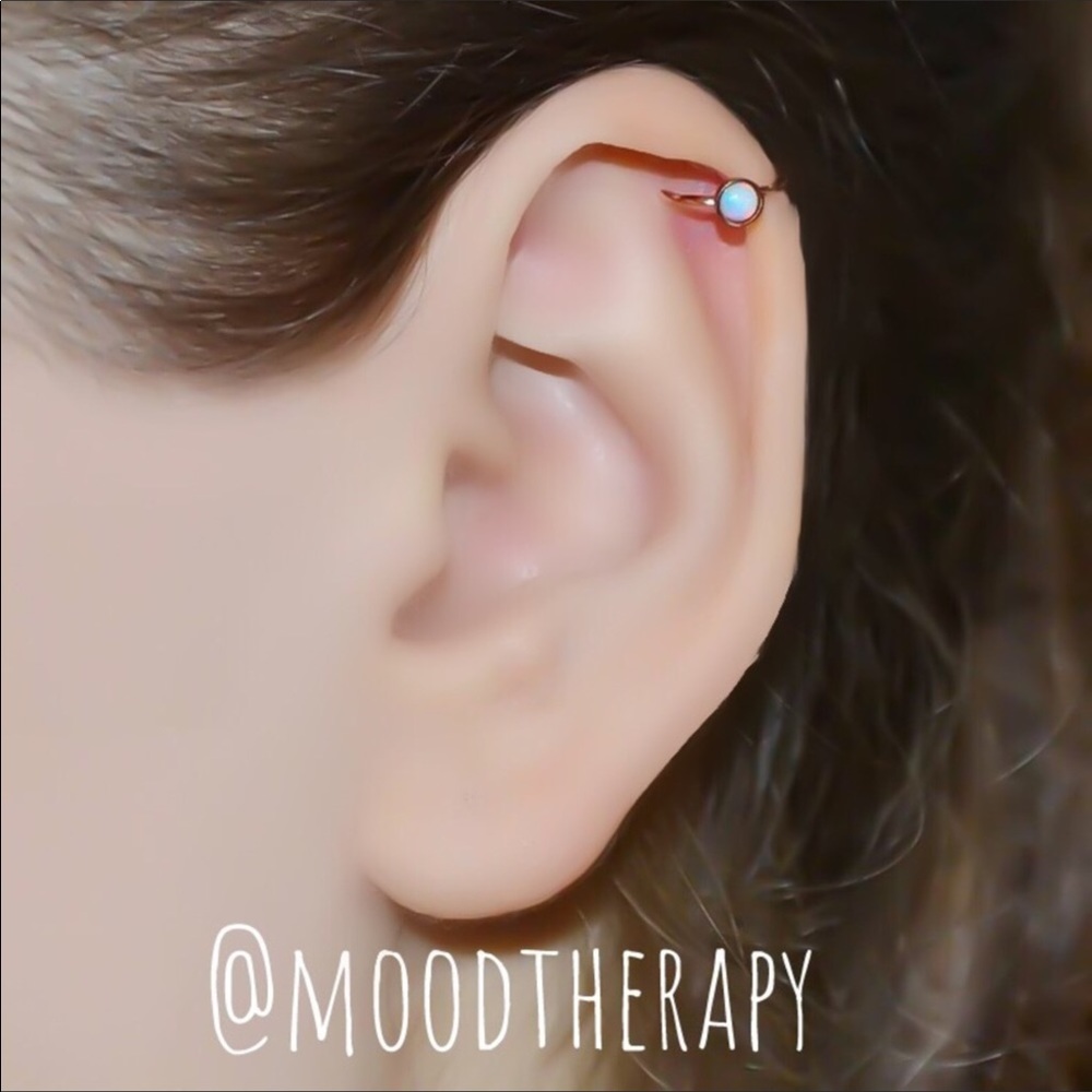 💸FINAL PRICE DROP💕NIB Handmade Sterling Silver White Fire Opal Hoop💕